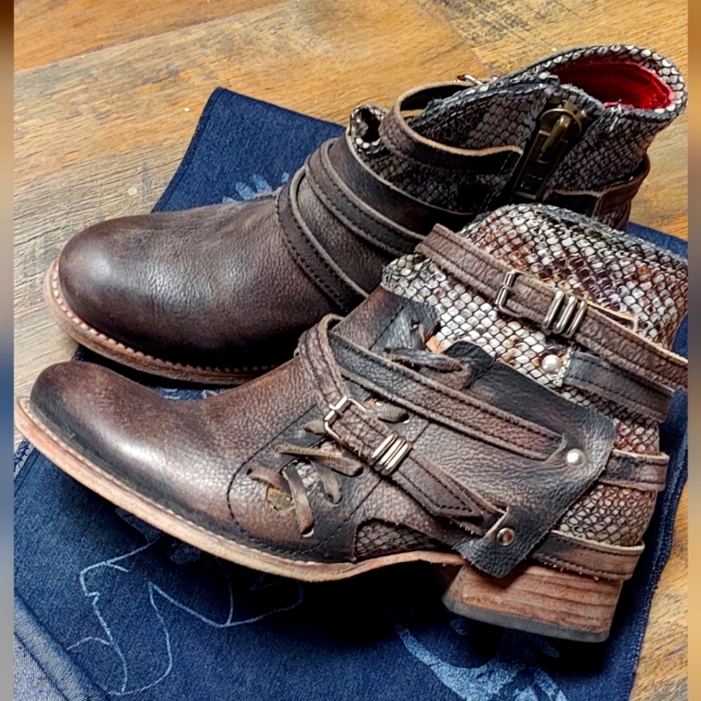 FREEBIRD BY STEVEN BELFAST Brown and Grey Leather Snake Low Boot